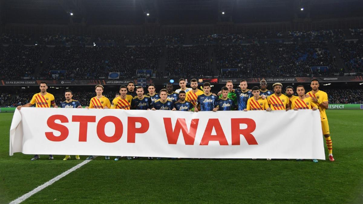 La pancarta de rechazo de los jugadores de Barça y Nápoles