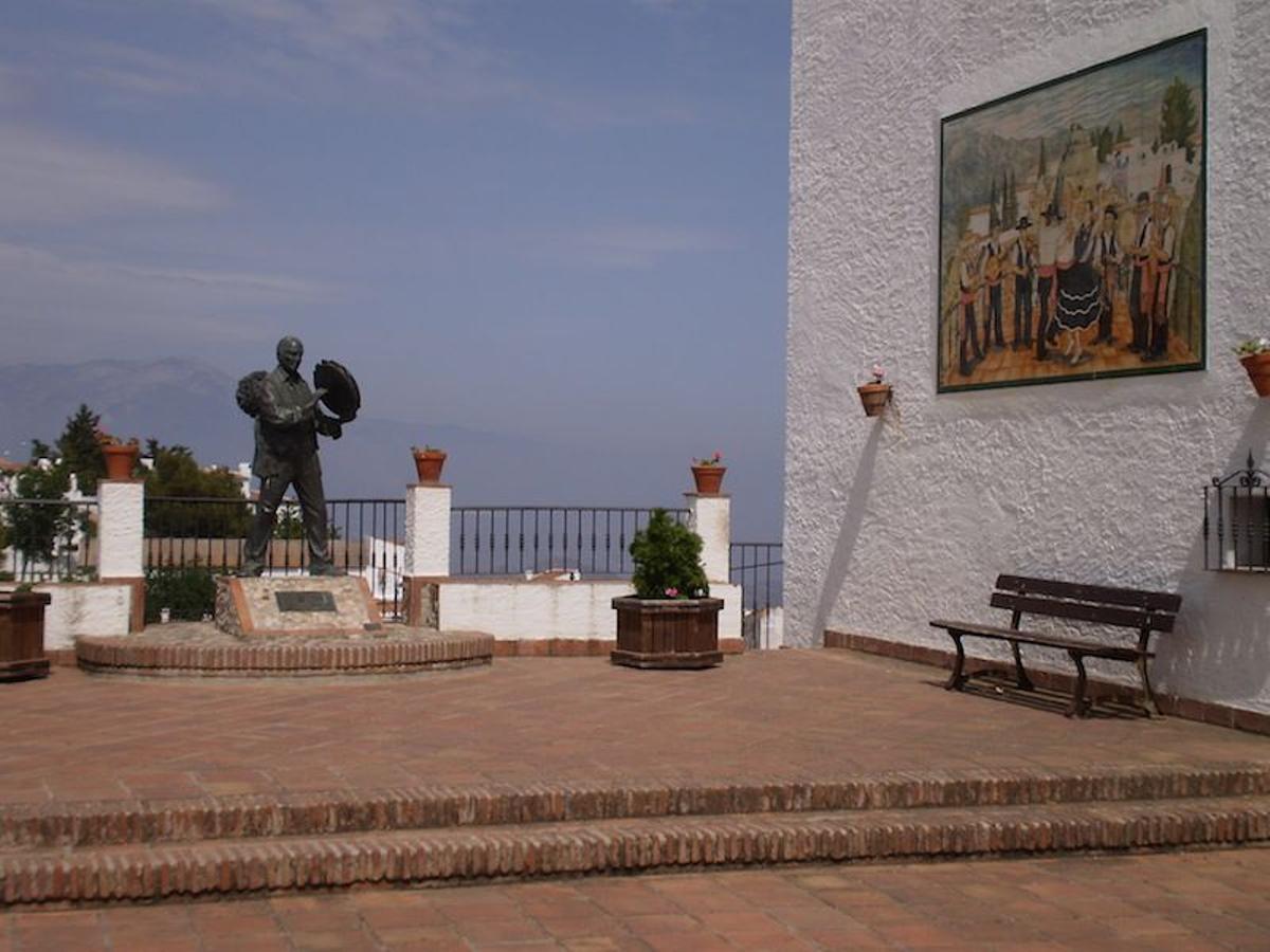 Plaza de los Verdiales, Comares
