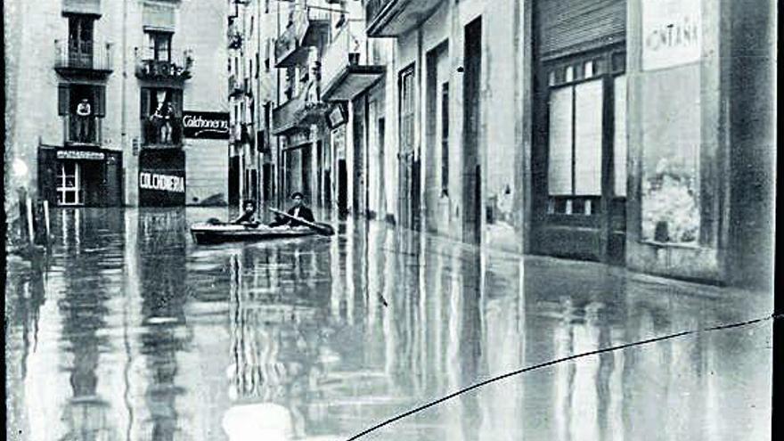 La plaça del Vi, completament inundada pel desbordament de l&#039;Onyar, el 1940.