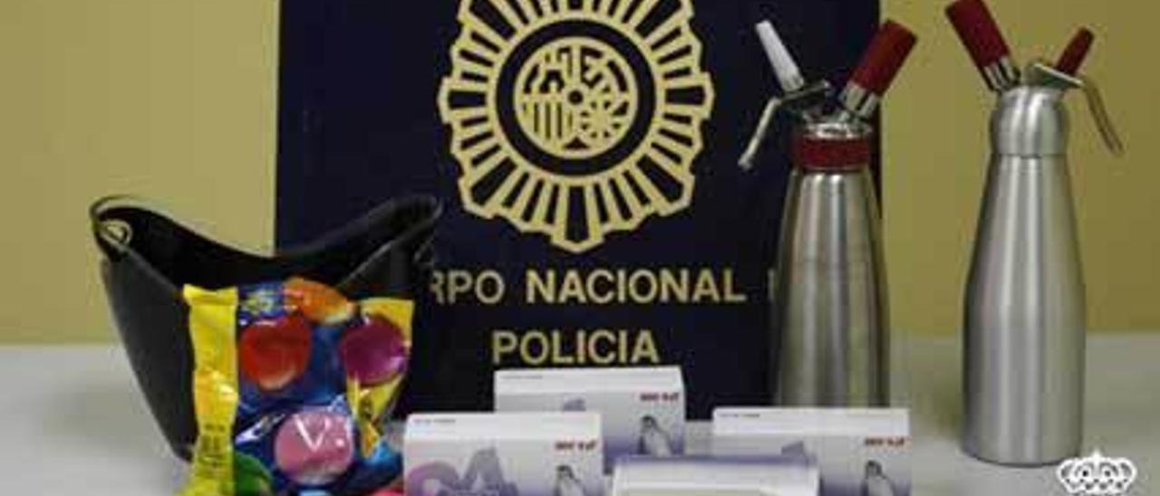 Globos, cápsulas y bombonas de óxido incautadas por la Polcía Nacional.