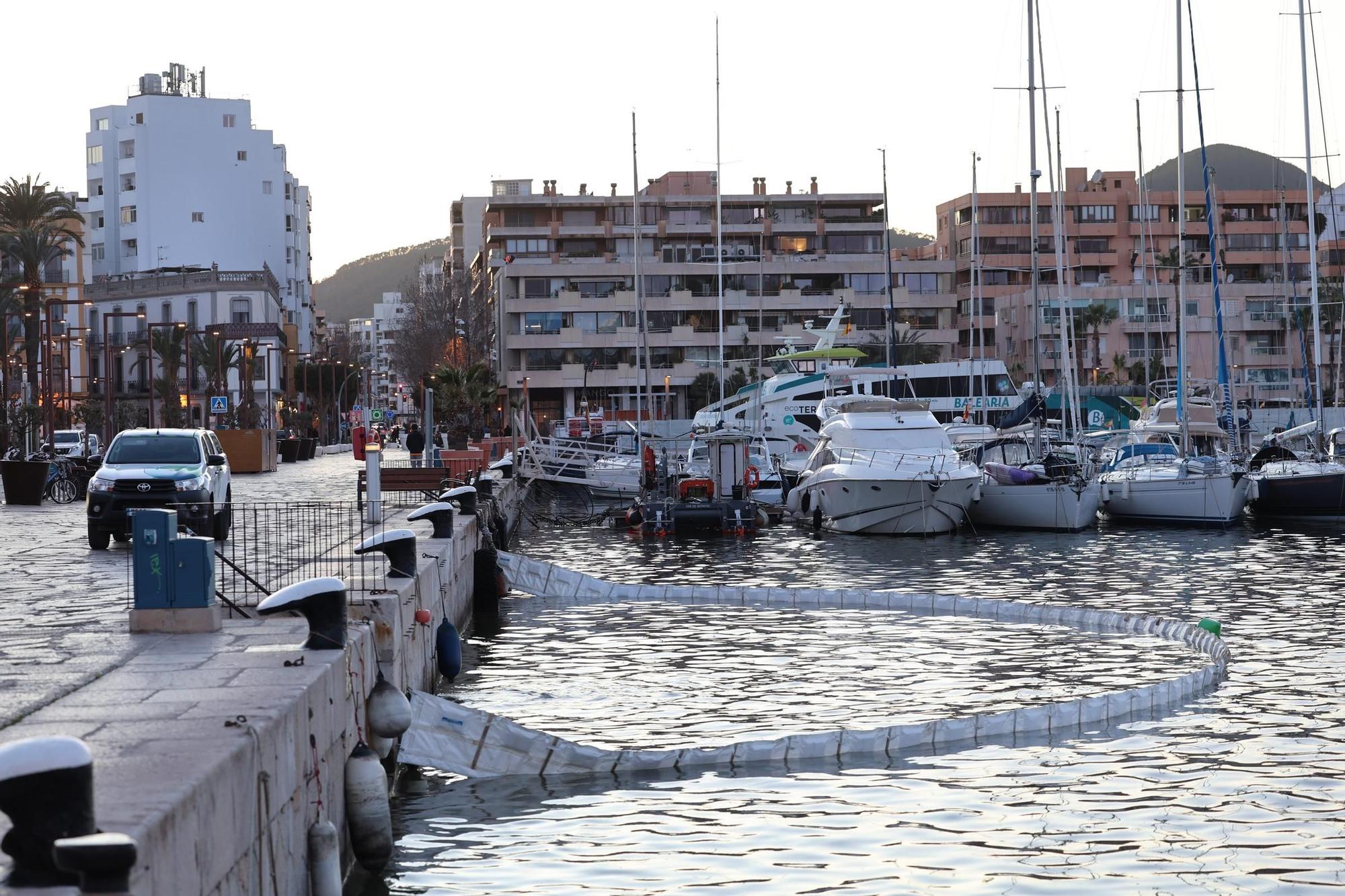 Imágenes del vertido de aguas fecales en el puerto de Ibiza