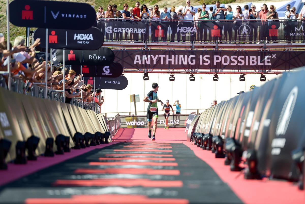 La línea de meta del IRONMAN Calella - Barcelona es uno de los puntos emblemáticos de la prueba