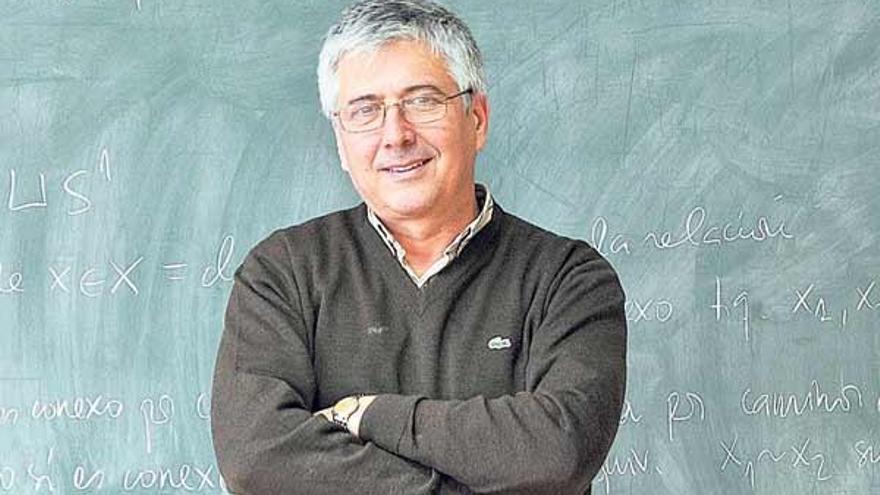 El vigués Enrique Macías, coordinador del equipo de matemáticos gallegos que participa en el proyecto