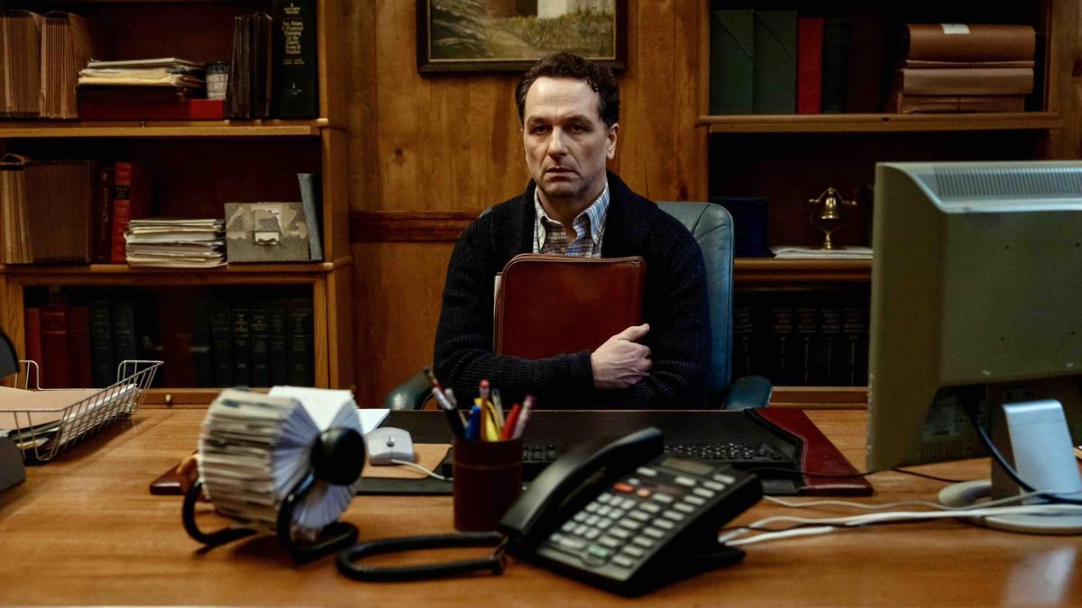Matthew Rhys (Tom Loftis) en una imagen de 'La maldición de Widow's Bay'