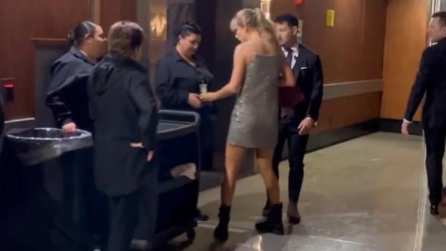 El solidario gesto de Taylor Swift dando propina a los trabajadores tras la fiesta de los Grammy