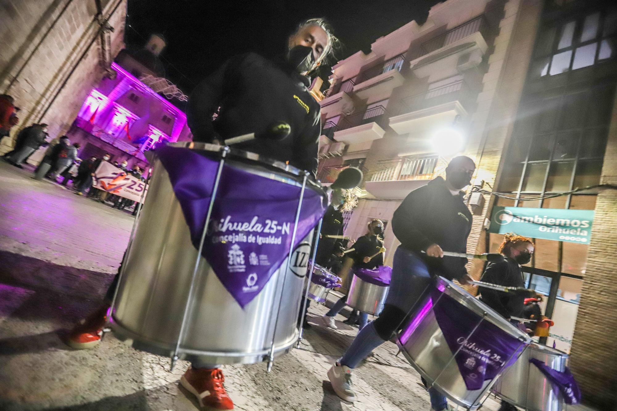 Protesta anoche en Orihuela en la marcha del 25N convocada por la Mesa de Igualdad del municipio y la concejalía