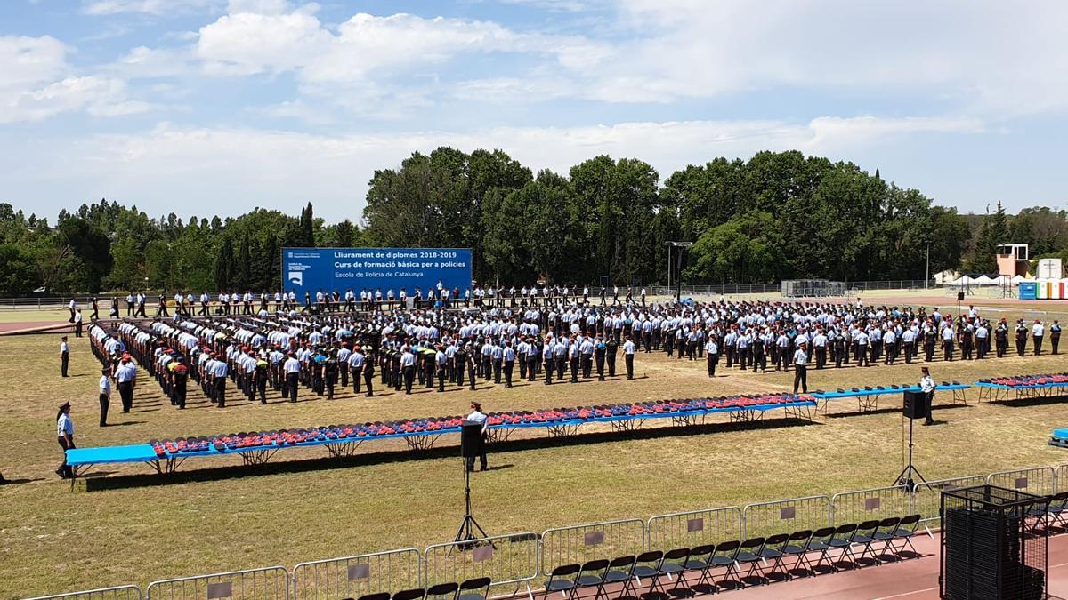 Imagen de una entrega de diplomas a policías en el Institut de Seguretat Pública