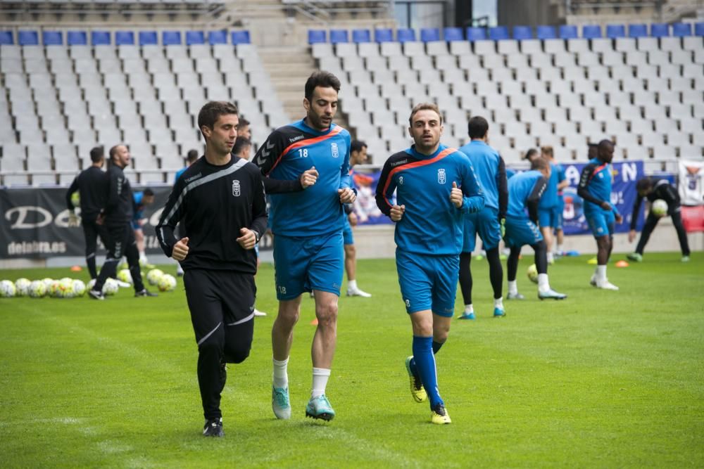 Foto oficial del Real Oviedo y entrenamiento en el Tartiere