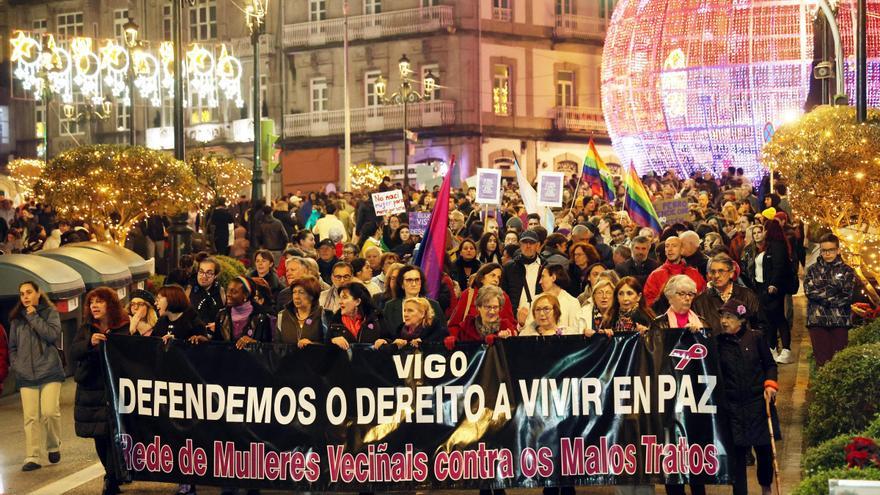 Una marea morada que empapa Vigo de orgullo