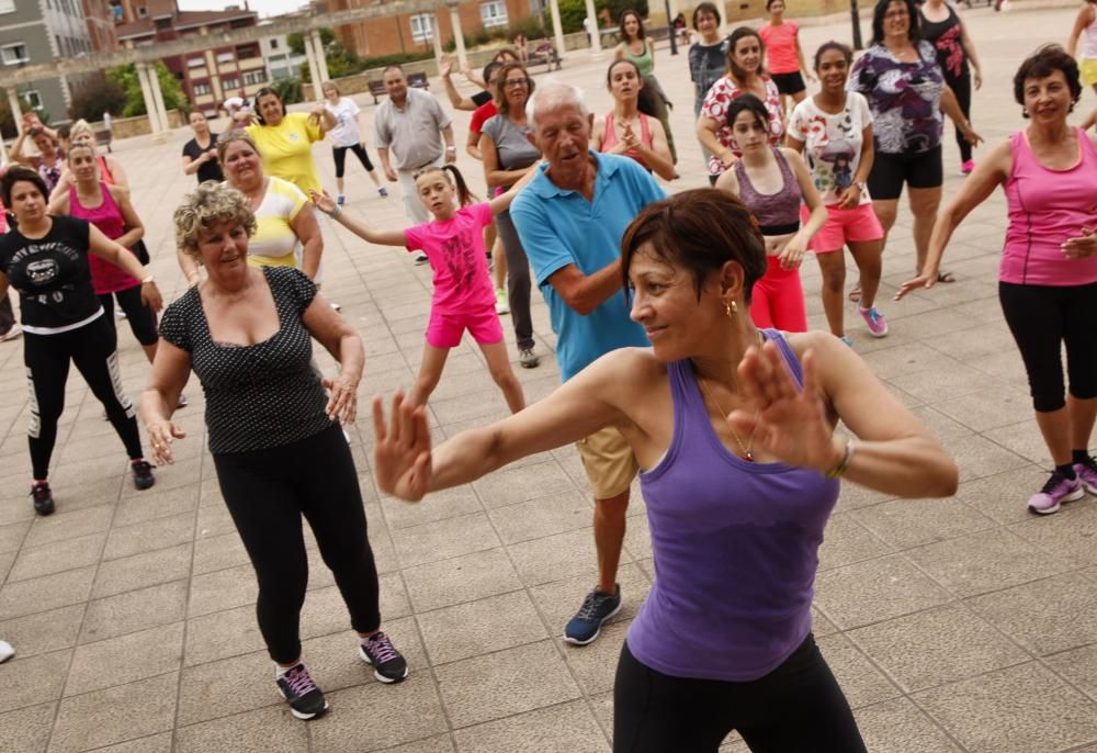 Clase de zumba al aire libre en Gijón