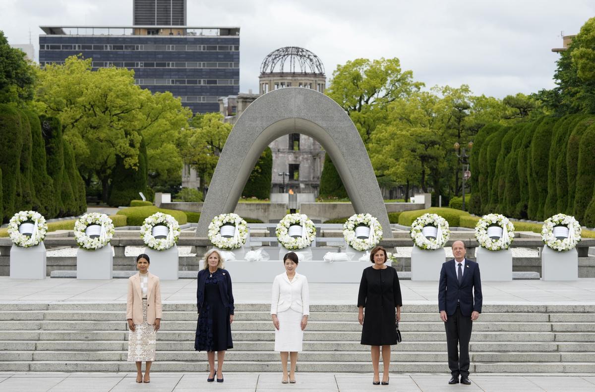 Los líderes del G7 visitan el Memorial Park para las víctimas de la bomba atómica en Hiroshima, entre protestas