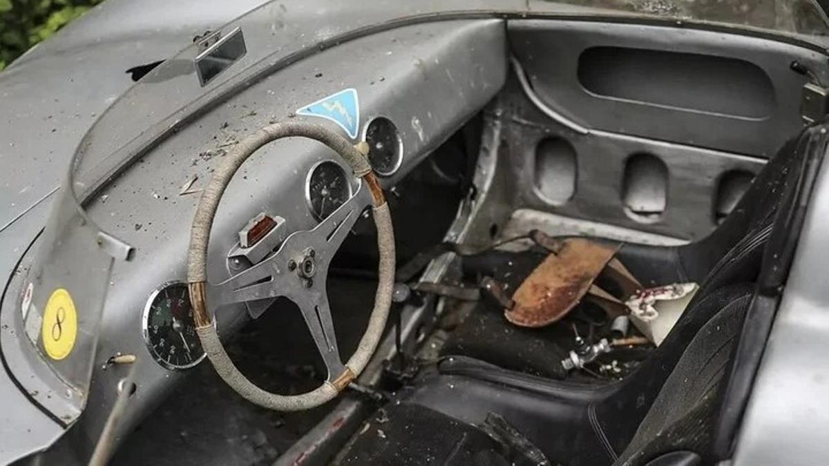 Interior del Porsche 550 Spyder de 1956 subastado por Gooding &amp; Company el 3 de septiembre de 2022.