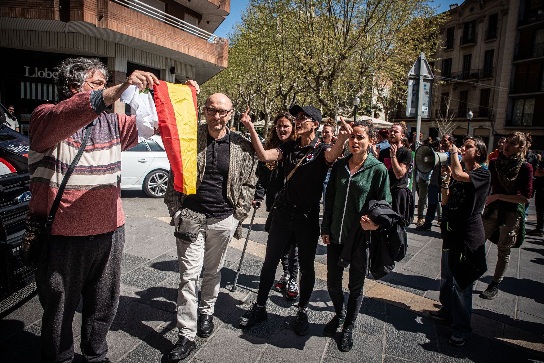 Antifeixistes protesten en l'acte de campanya de Vox a Cris Rei