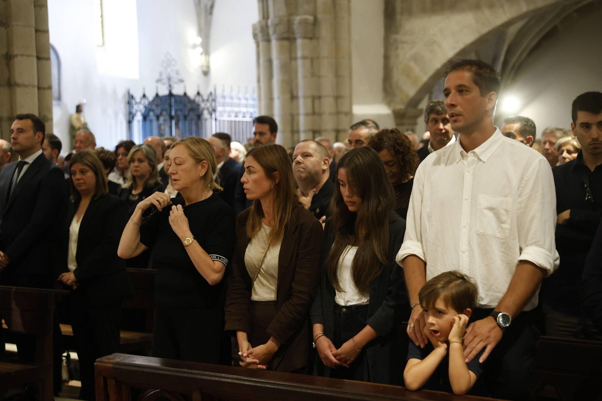 Las imágenes del funeral de Antonio Trevín en la basílica de Llanes.