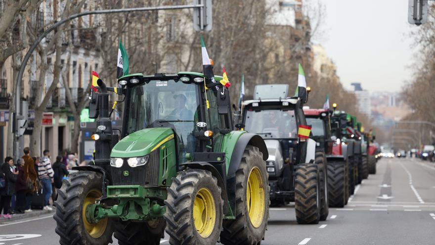 Unión de Uniones amenaza con colapsar Madrid: planea una concentración de 500 tractores frente a Agricultura el miércoles