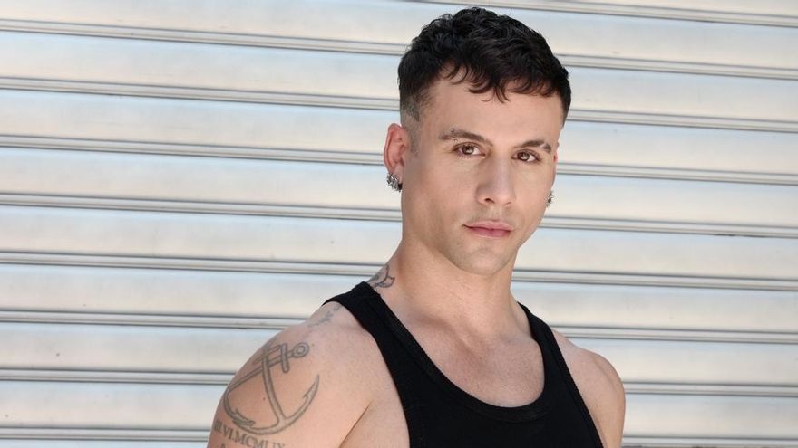 Quién es Luis de Javier, el joven diseñador que sustituye a Palomo Spain en &#039;Maestros de la Costura Celebrity&#039;