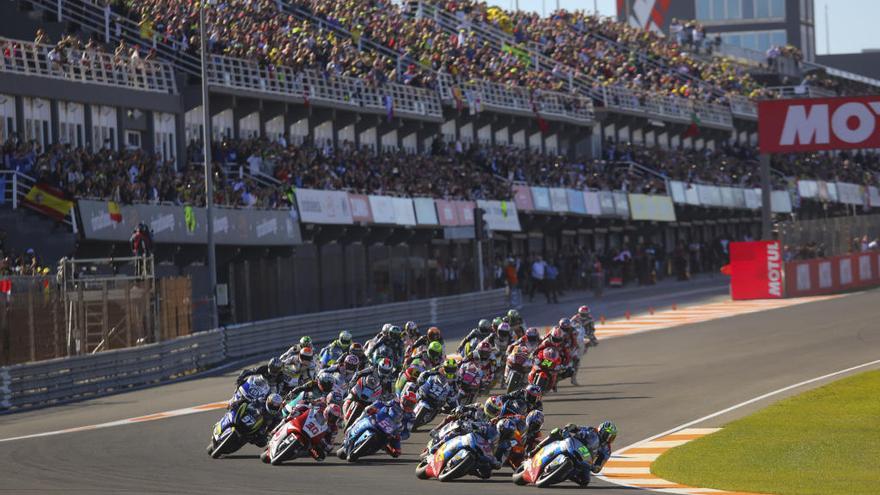 Salida de una carrera del Mundial en el Circuit Ricardo Tormo de Cheste.