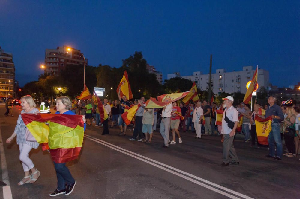 Concentración para apoyar a la Guardia Civil