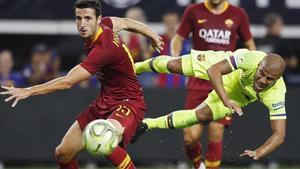 Rafinha dispara ante la oposición de Marcano en el Barça-Roma jugado en Arlington (Texas).