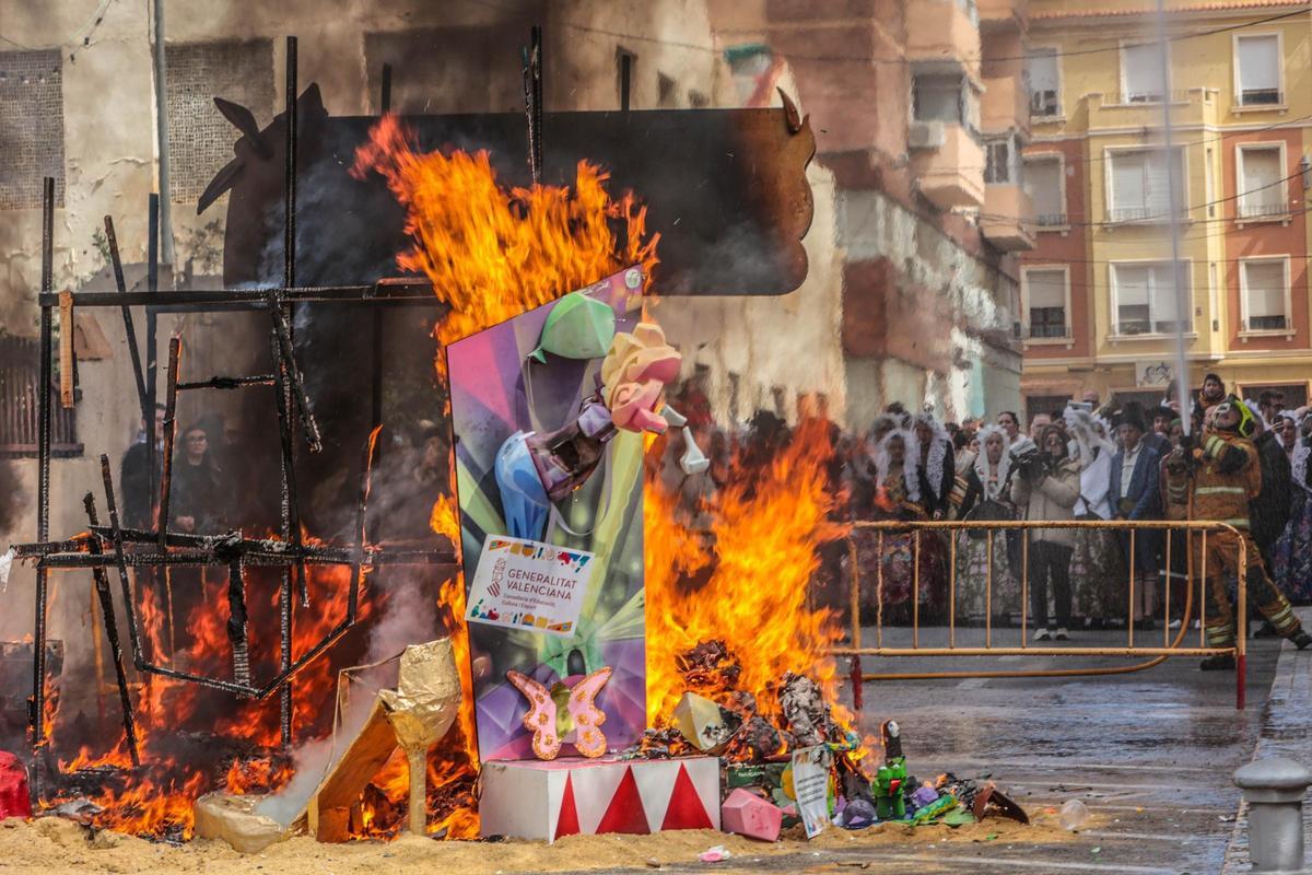 Elda celebra el Medio Año de sus Fallas