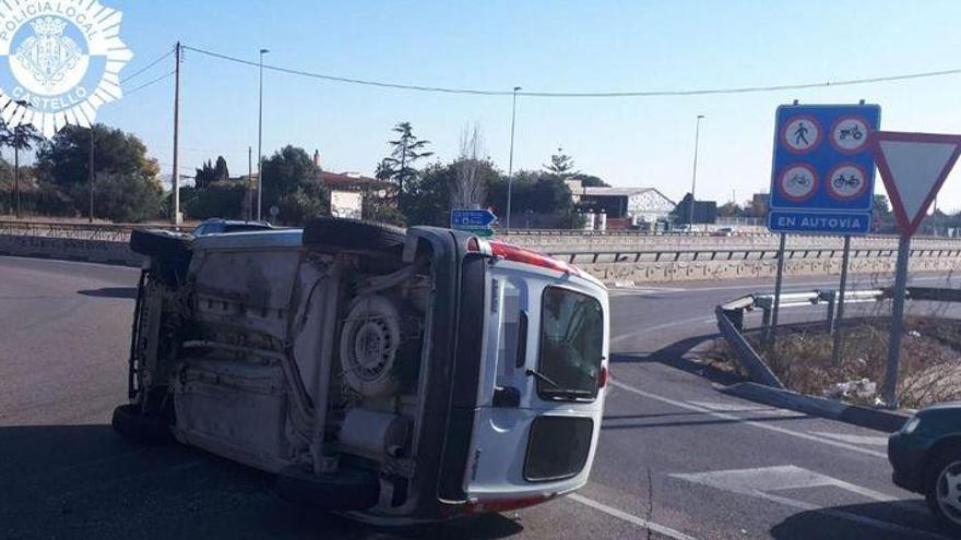 Dos espectaculares accidentes con coches por los aires