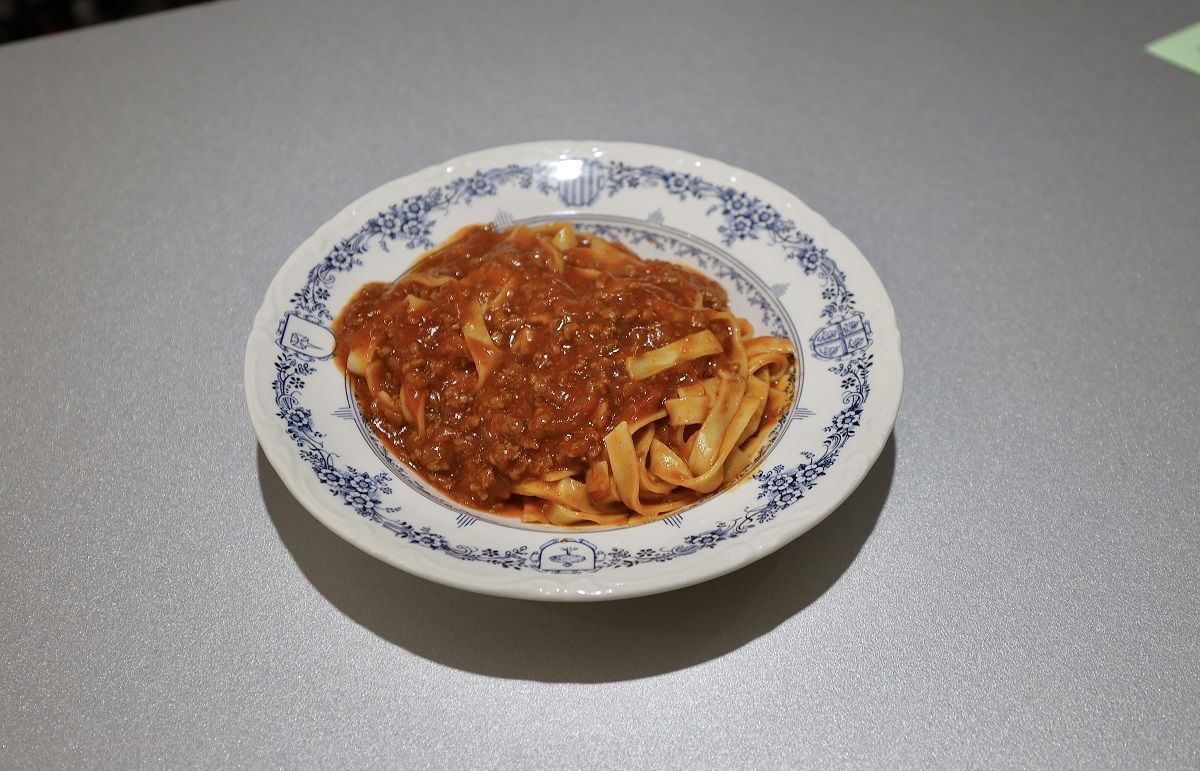 En imágenes | De todos, el bar del centro de Zaragoza que triunfa con comida casera para llevar a buen precio