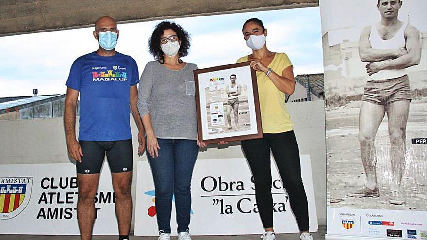 Aina y Elvira Serra representaron a su padre en su homenaje.