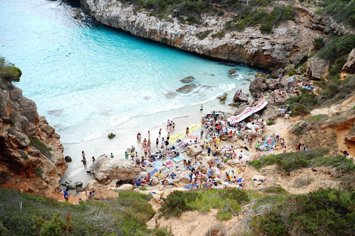 Los mallorquines 'recuperan' el Caló des Moro