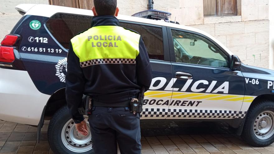 Roban un bolso con 900 euros en un bar... y lo encuentran en un coche aparcado cerca