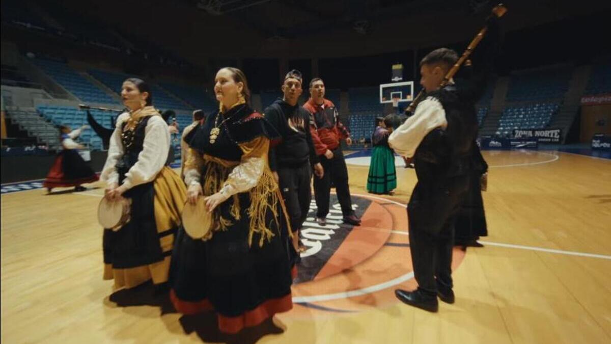 Videoclip de la canción 'Obradoiro'
