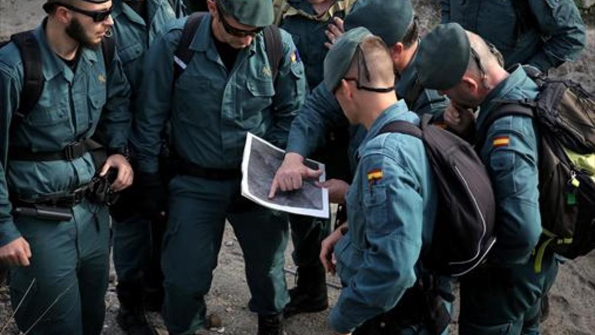 Efectivos de la Guardia Civil participan en la búsqueda de Gabriel, ayer.