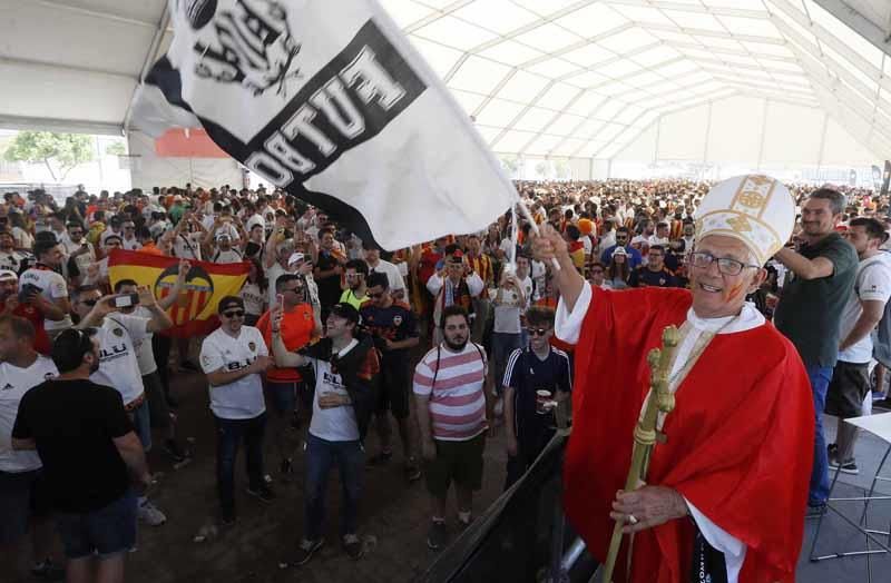 Fan zone del Valencia CF en Sevilla