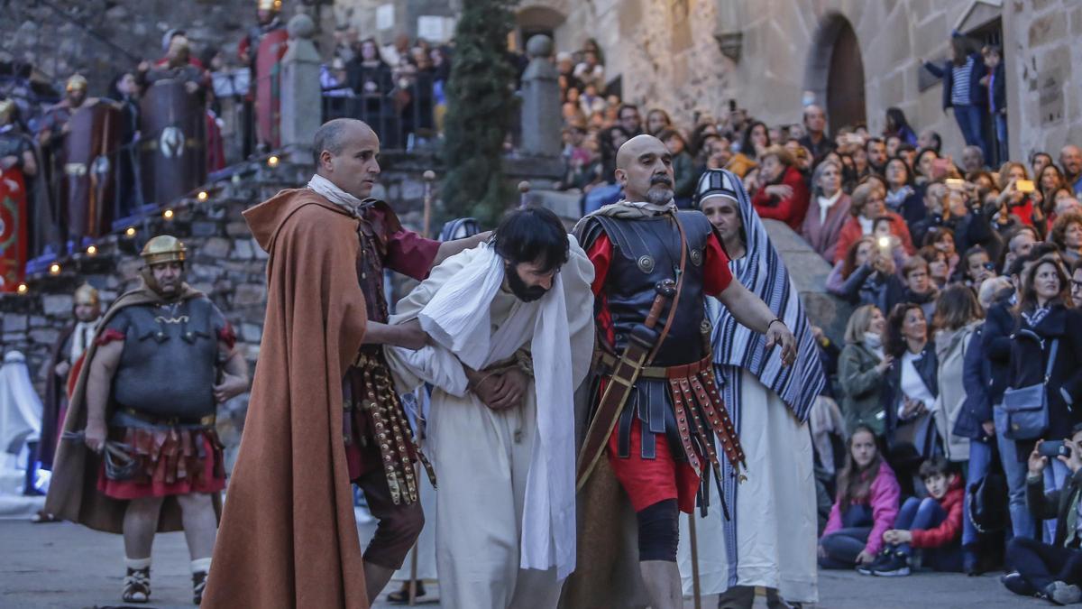 Una imagen de la Pasión Viviente, que aprovecha los escenarios de la Ciudad Monumental cacereña. Ya ha comenzado la organización de la nueva edición.