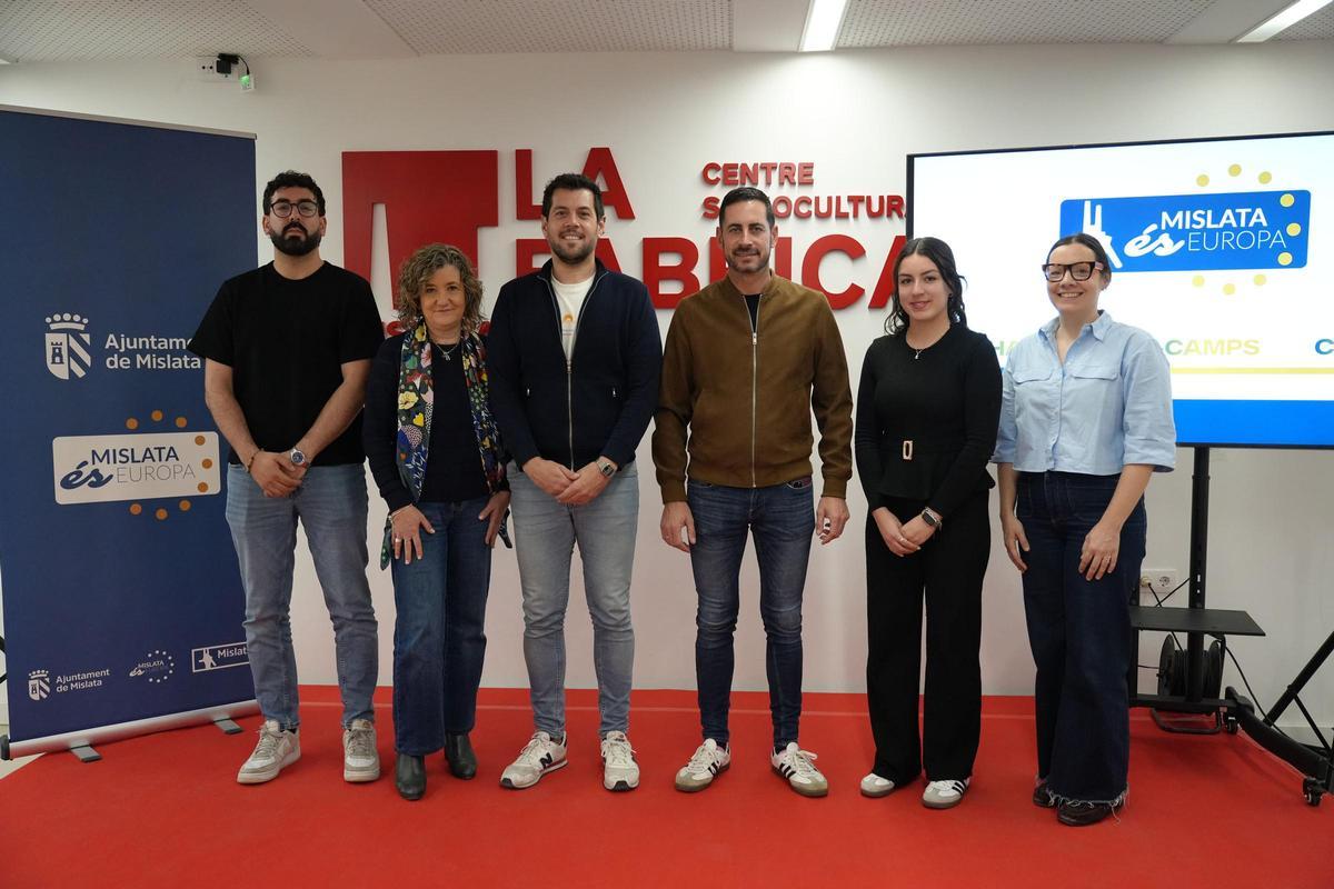 El alcalde de Mislata, Carlos F. Bielsa, con responsables de los fondos europeos.