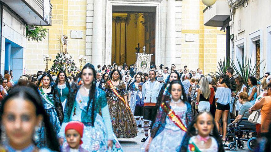 La localidad de San Vicente vivirá hasta el próximo domingo las fiestas de Hogueras.