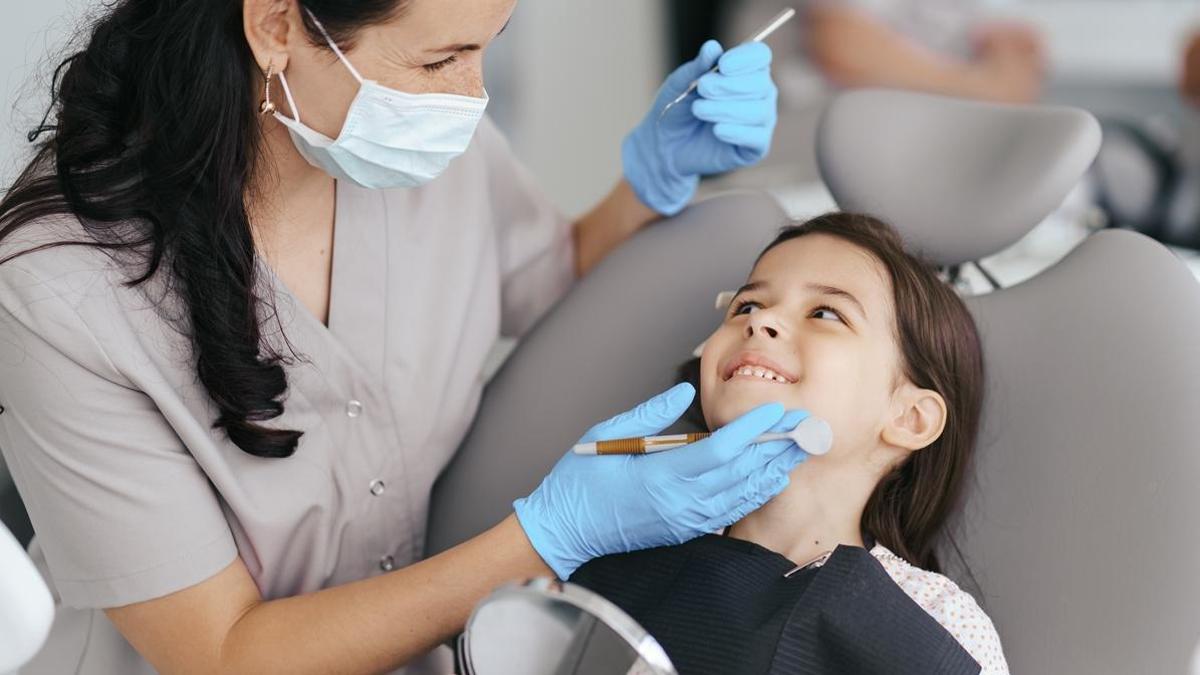 Las revisiones dentales deben realizarse con frecuencia.