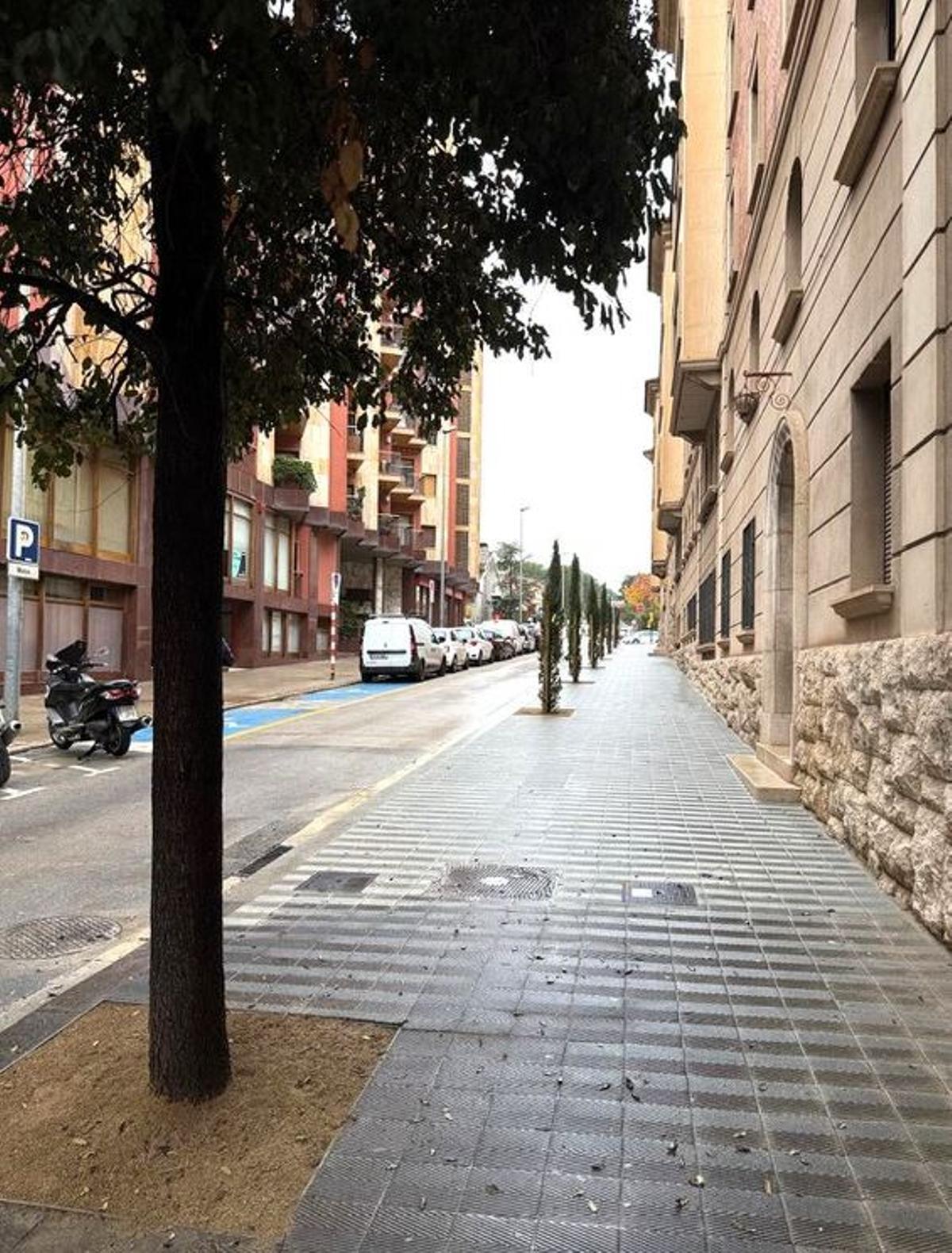 La Pujada del Castell, al tram de l'edifici Talaia.