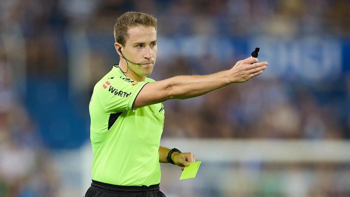 Miguel Sesma Espinosa destaca por ser un árbitro que muestra pocas tarjetas y no pita demasiados penaltis