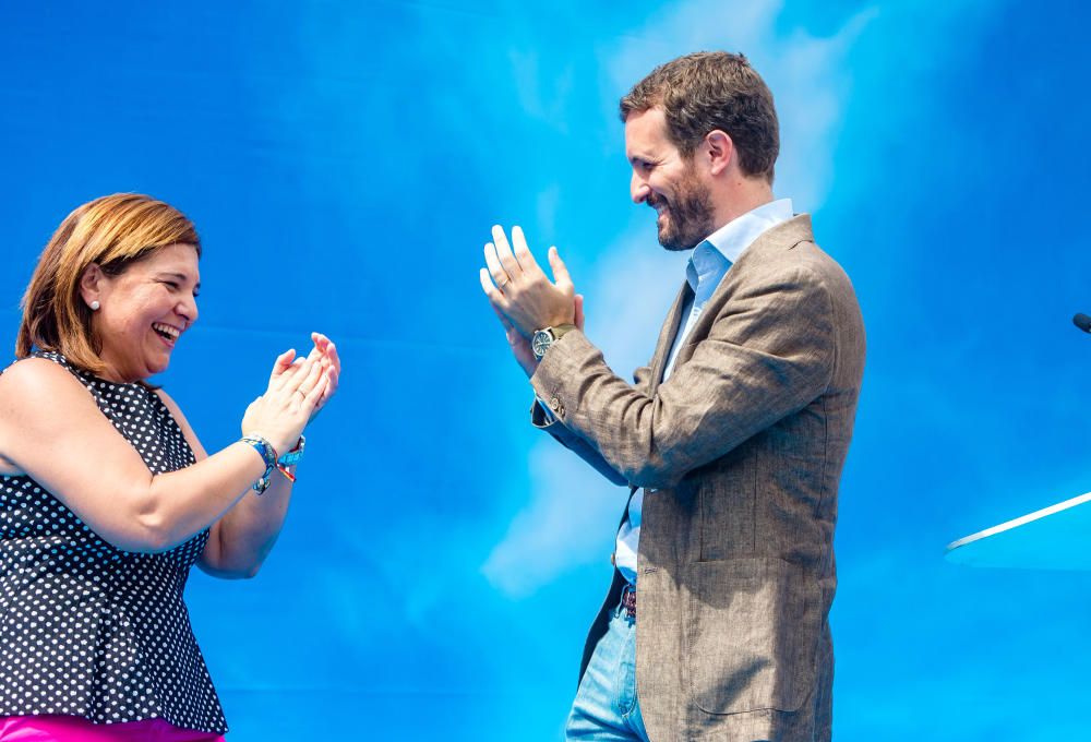 Cerca de 800 personas llenan el auditorio Óscar Esplá del parque de L''Aigüera de Benidorm en el mitin de Pablo Casado