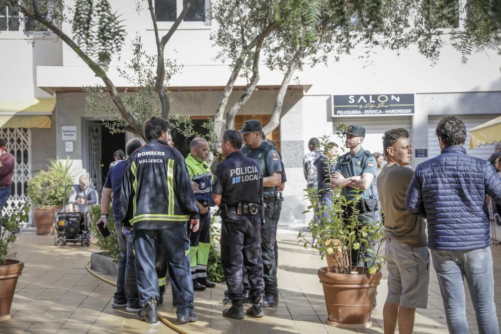 Un incendio obliga a desalojar 36 viviendas en Illetes