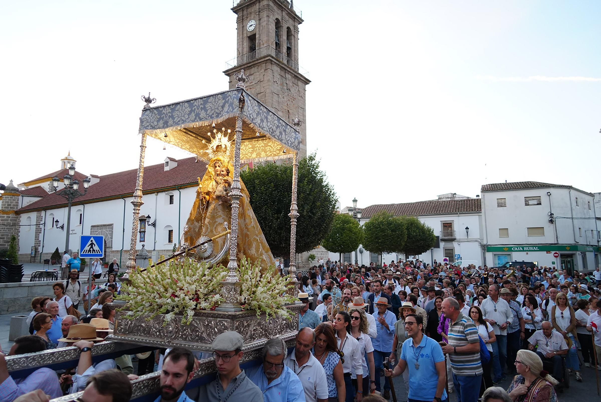 La Virgen de Luna abandona Villanueva de Córdoba para regresar a su santuario