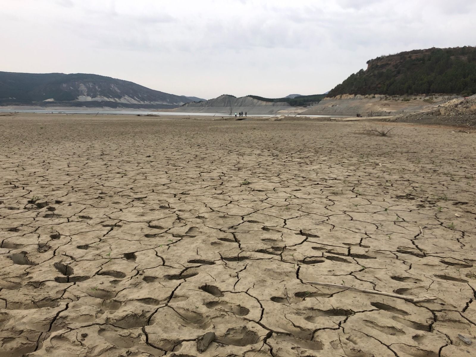 "Emergencia" en Yesa: La sequía revive el balneario de Tiermas