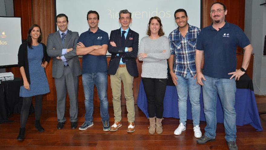 Imagen de los organizadores y ponentes del seminario de Apple celebrado el martes en el Colegio Arenas.