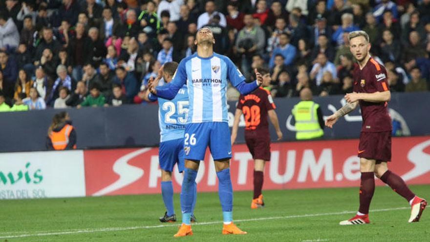 En-Nesyri, en la última derrota del Málaga en La Rosaleda, contra el FC Barcelona.