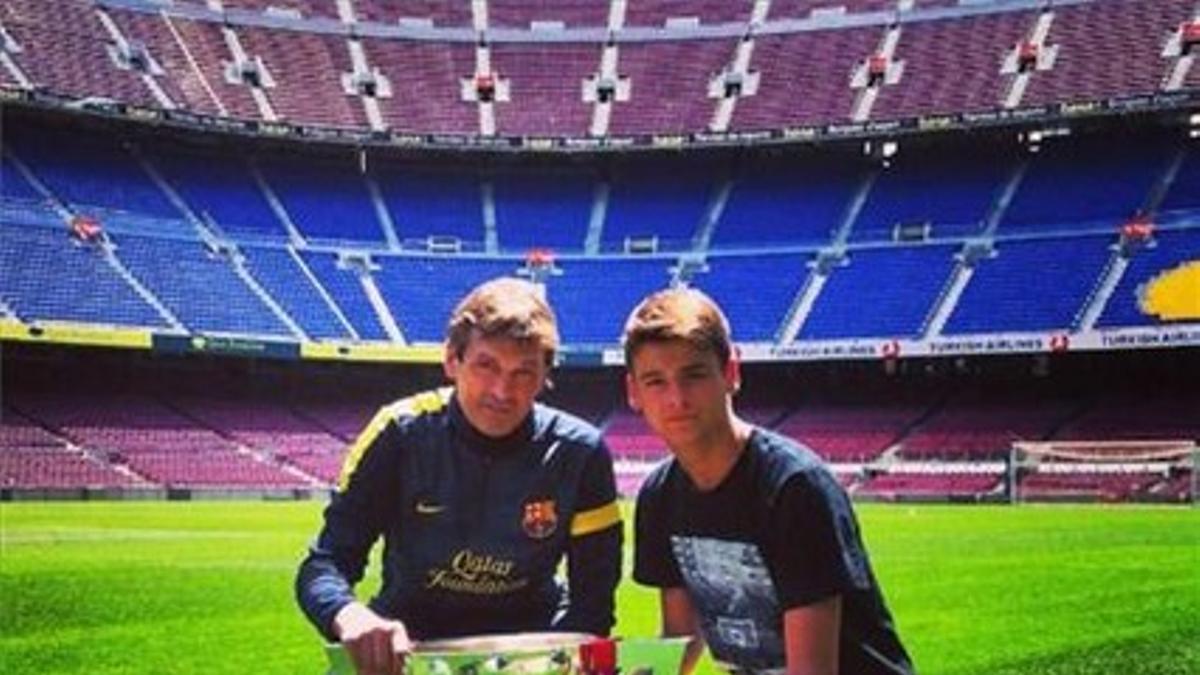 Tito Vilanova y su hijo, Adria Vilanova, en una foto subida a Twitter con el mensaje &quot;Muchas gracias a todos por los ánimos, este partido lo sacaremos adelante una vez más. Seny , Pit i Collons! pic.twitter.com/oW62oDpDzX&quot;