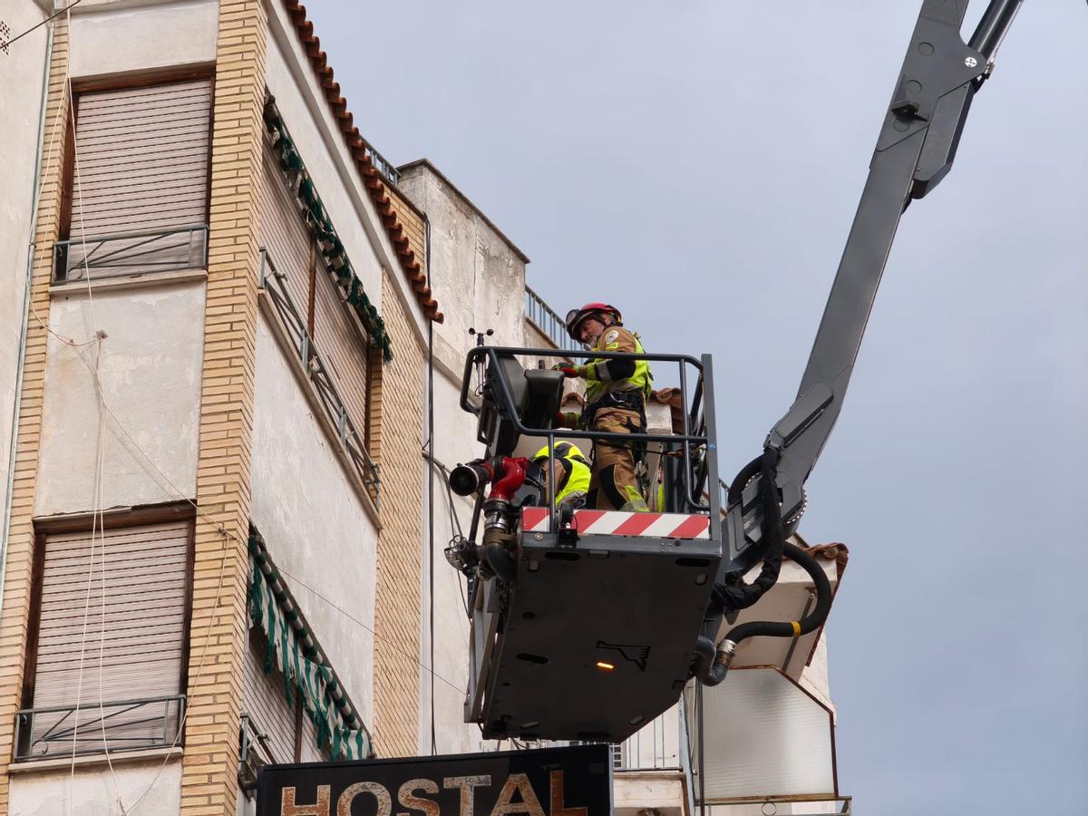 Se desprende la fachada de un hotel en Benicàssim Se desprende la fachada de un hotel en Benicàssim