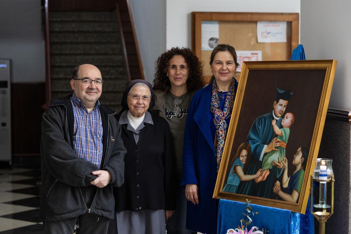 Martínez, con la directora, Sor Antònia Tur, y las jefas de estudios Betty Menéndez y Cati Palau.