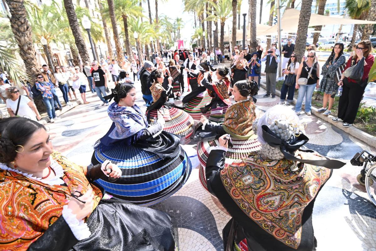 Albacete llega a Alicante con una jornada de folklore y gastronomía Albacete llega a Alicante con una jornada de folklore y gastronomía