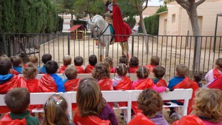 El guardacostas Cantó regresa  a las aulas