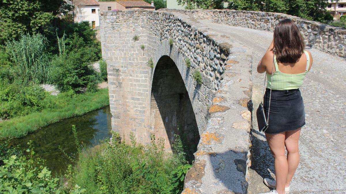 El riu i un centre històric de postal caracteritzen Sant Llorenç de la Muga